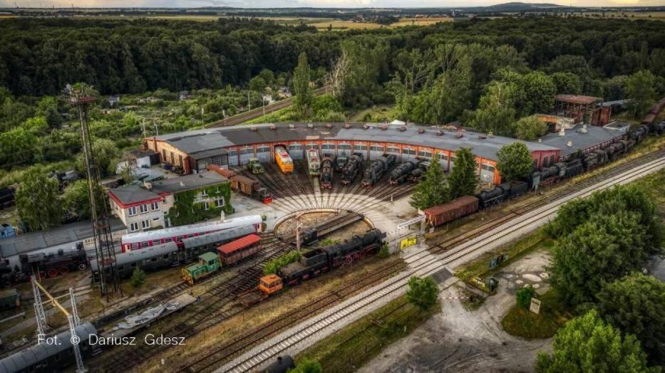 Wagony Sypialne W Muzeum Kolejnictwa Hotel Jaworzyna Slaska Exterior foto
